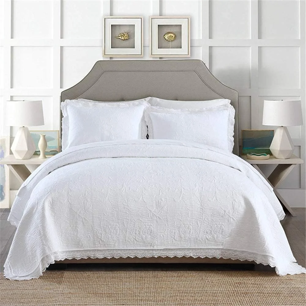 روتختی سفید کینگ سایز به همراه 2 روبالشتی برای دکور اتاق خواب، رو تختی دو رو، لحاف گلدوزی شده طرح گل با روکش مات