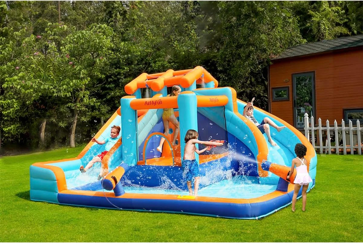 سرسره آبی بادی دوقلو GT-WHEEL برای کودکان - بازی در فضای باز و تفریح در پارک آبی، دو لاین برای مسابقه، منطقه آب پاشی و طراحی بادوام - ایده آل برای ماجراجویی های تابستانی در حیاط خلوت (A83048)