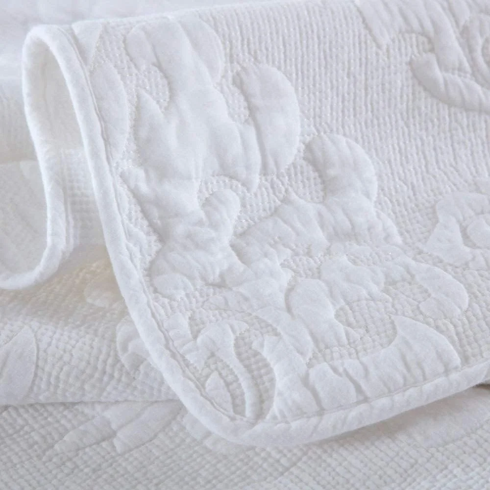 روتختی لحافی سفید طرح دار سه تکه، دو رو، گلدوزی شیک، لحاف پنبه ای، رو تختی 230x250 سانتی متر، پتوهای شسته شده دو طرفه با کیفیت بالا به همراه 2 روبالشی 50x70 سانتی متر روتختی لحافی سفید طرح دار سه تکه، دو رو، گلدوزی شیک، لحاف پنبه ای، رو تختی 230x250 سانتی متر، پتوهای شسته شده دو طرفه با کیفیت بالا به همراه 2 روبالشی 50x70 سانتی متر