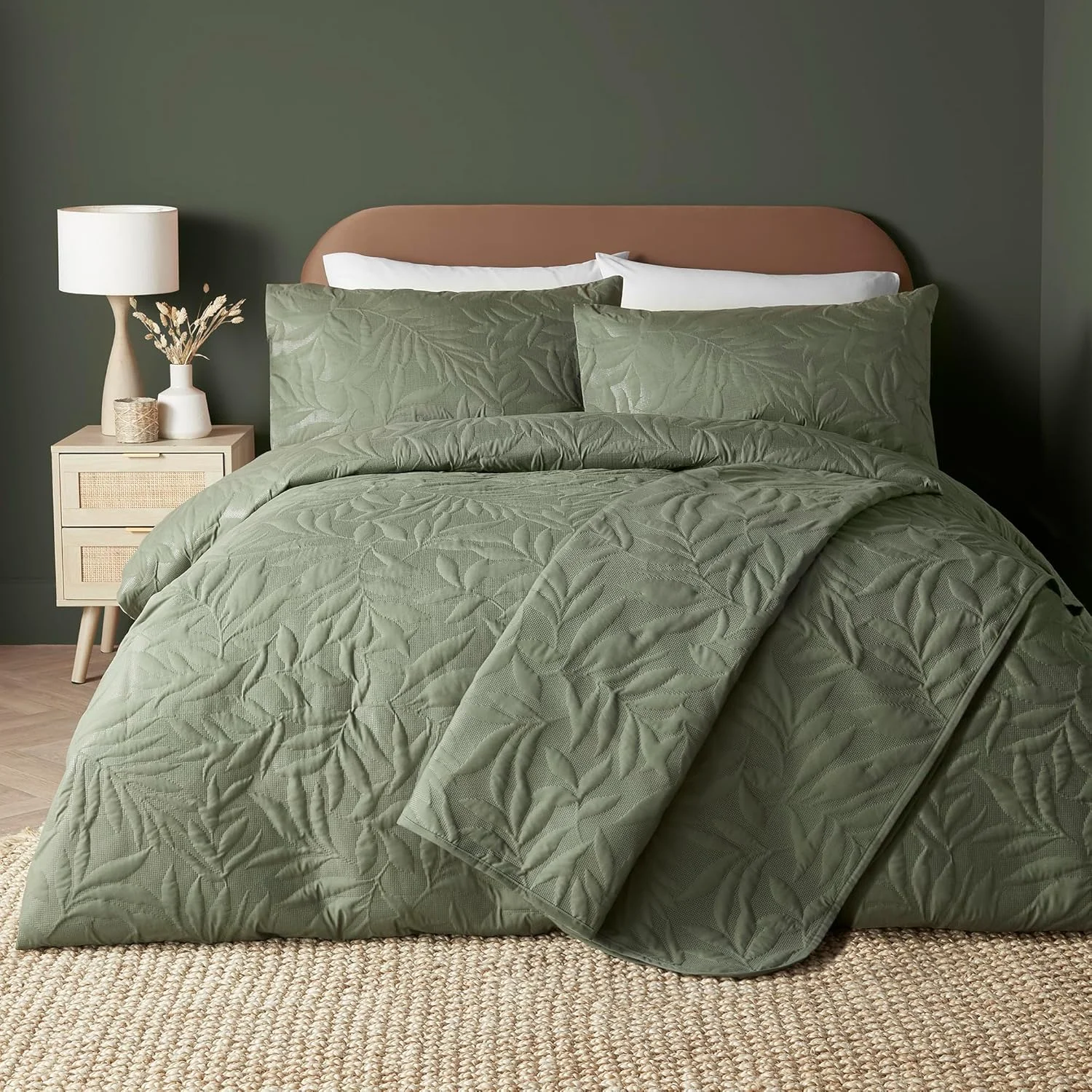 روتختی طرح برجسته برگ خاکی رنگ Serene (230cm X 200cm) - لمس نرم - میکروفایبر - روتختی های لحافی گلدوزی شده برگ/برگ ها - پتو/روکش تخت گلدار سبز برای تخت - مجموعه Luana