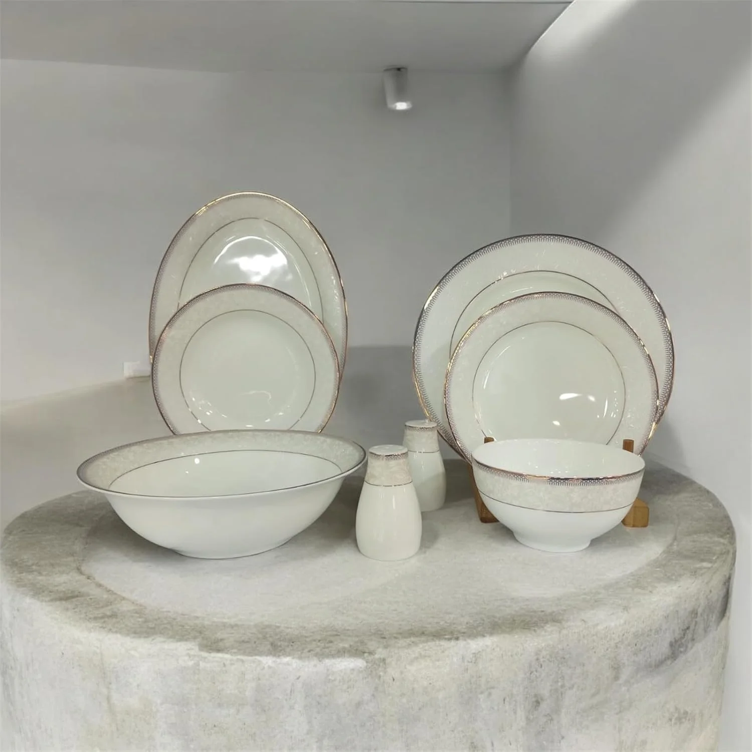 سرویس غذاخوری 29 پارچه برای 6 نفر، ظروف سفید با طراحی زیبا، سرویس ظروف چینی - ست فامی ور ممتاز سرویس غذاخوری 29 پارچه برای 6 نفر، ظروف سفید با طراحی زیبا، سرویس ظروف چینی - ست فامی ور ممتاز