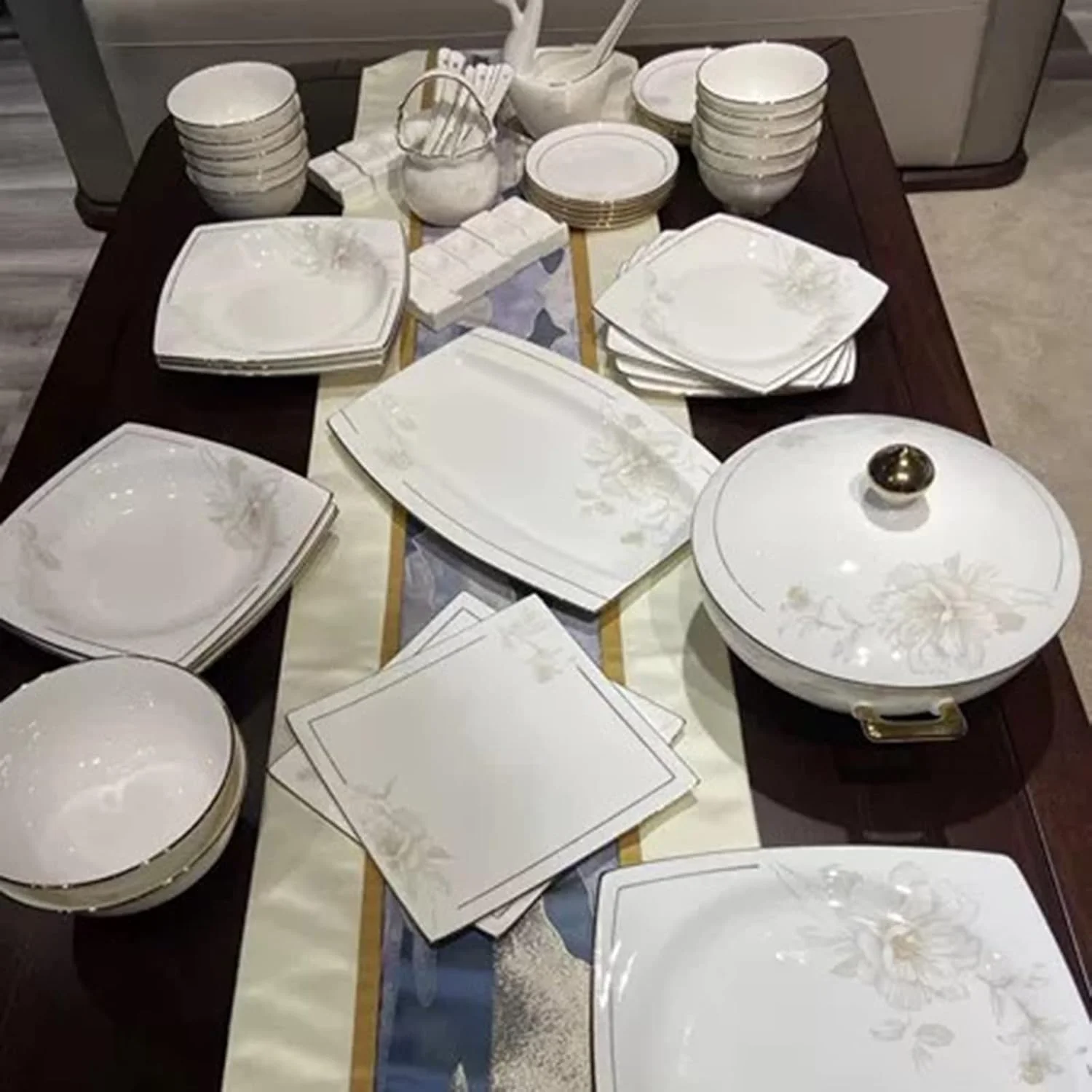 سرویس غذاخوری 60 پارچه، ست های کامل غذاخوری، ظروف سرامیکی ترکیبی به سبک کاخ اروپایی، مناسب برای مایکروویو، هدیه ای عالی سرویس غذاخوری 60 پارچه، ست های کامل غذاخوری، ظروف سرامیکی ترکیبی به سبک کاخ اروپایی، مناسب برای مایکروویو، هدیه ای عالی