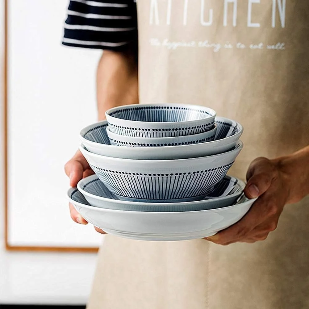 ست ظروف غذاخوری شیک و ظریف، ست ظروف چینی سفید با خطوط راه راه آبی، ست بشقاب و کاسه سرامیکی، ست ظروف منحصر به فرد برای مهمانی ها یا استفاده روزمره، سرویس ست ظروف غذاخوری شیک و ظریف، ست ظروف چینی سفید با خطوط راه راه آبی، ست بشقاب و کاسه سرامیکی، ست ظروف منحصر به فرد برای مهمانی ها یا استفاده روزمره، سرویس