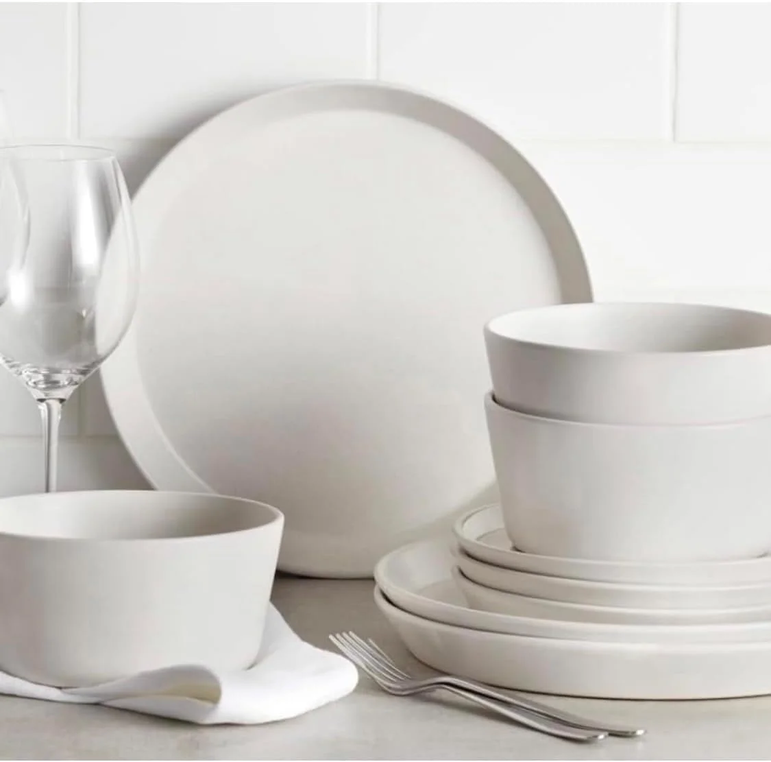 سرویس غذاخوری 16 پارچه Familux - ست ظروف غذاخوری 16 پارچه آشپزخانه، شامل بشقاب، کاسه، لیوان، مناسب برای 4 نفر، سرویس غذاخوری سرامیکی، سفید سرویس غذاخوری 16 پارچه Familux - ست ظروف غذاخوری 16 پارچه آشپزخانه، شامل بشقاب، کاسه، لیوان، مناسب برای 4 نفر، سرویس غذاخوری سرامیکی، سفید