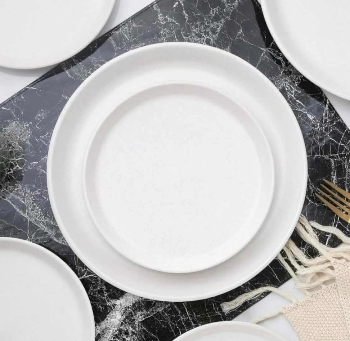 سرویس غذاخوری 16 پارچه Familux - ست ظروف غذاخوری 16 پارچه آشپزخانه، شامل بشقاب، کاسه، لیوان، مناسب برای 4 نفر، سرویس غذاخوری سرامیکی، سفید سرویس غذاخوری 16 پارچه Familux - ست ظروف غذاخوری 16 پارچه آشپزخانه، شامل بشقاب، کاسه، لیوان، مناسب برای 4 نفر، سرویس غذاخوری سرامیکی، سفید