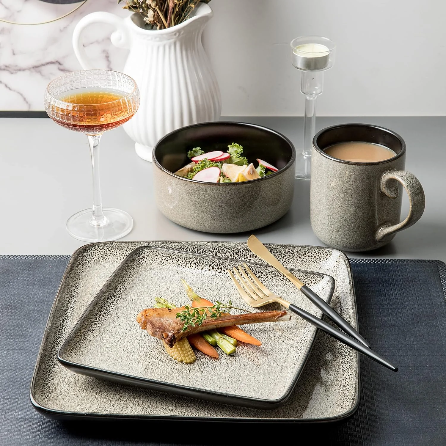 سرویس غذاخوری 16 پارچه آرورا فلاکار مربعی از جنس سنگ، مناسب برای 4 نفر، شامل بشقاب غذاخوری، بشقاب پیش دستی، کاسه غلات و لیوان - لعاب واکنش گرا خاکستری سرویس غذاخوری 16 پارچه آرورا فلاکار مربعی از جنس سنگ، مناسب برای 4 نفر، شامل بشقاب غذاخوری، بشقاب پیش دستی، کاسه غلات و لیوان - لعاب واکنش گرا خاکستری