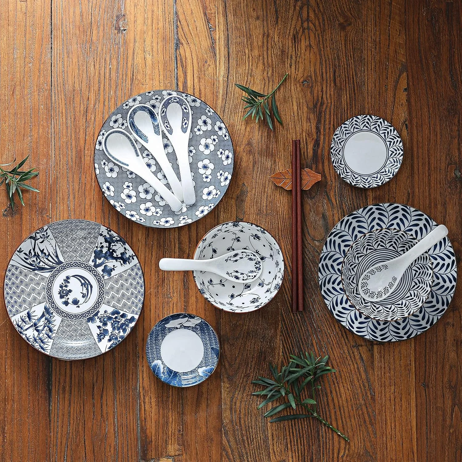 ست ظروف غذاخوری چینی آبی و سفید گِگُنگ، شامل بشقاب، کاسه، قاشق، چاپستیک، مناسب برای یک نفر، ست سرامیکی رنگی با لعاب، بستهبندی جعبه هدیه (علف تانگ) ست ظروف غذاخوری چینی آبی و سفید گِگُنگ، شامل بشقاب، کاسه، قاشق، چاپستیک، مناسب برای یک نفر، ست سرامیکی رنگی با لعاب، بستهبندی جعبه هدیه (علف تانگ)