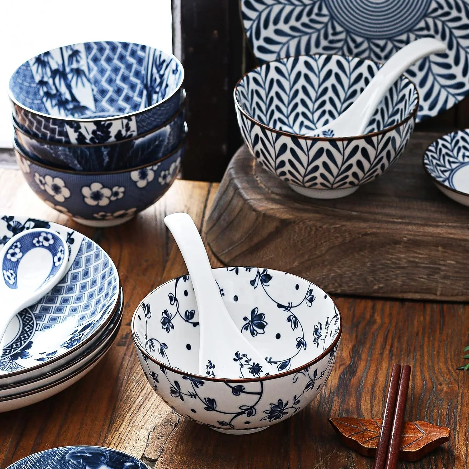 ست ظروف غذاخوری چینی آبی و سفید گِگُنگ، شامل بشقاب، کاسه، قاشق، چاپستیک، مناسب برای یک نفر، ست سرامیکی رنگی با لعاب، بستهبندی جعبه هدیه (علف تانگ) ست ظروف غذاخوری چینی آبی و سفید گِگُنگ، شامل بشقاب، کاسه، قاشق، چاپستیک، مناسب برای یک نفر، ست سرامیکی رنگی با لعاب، بستهبندی جعبه هدیه (علف تانگ)