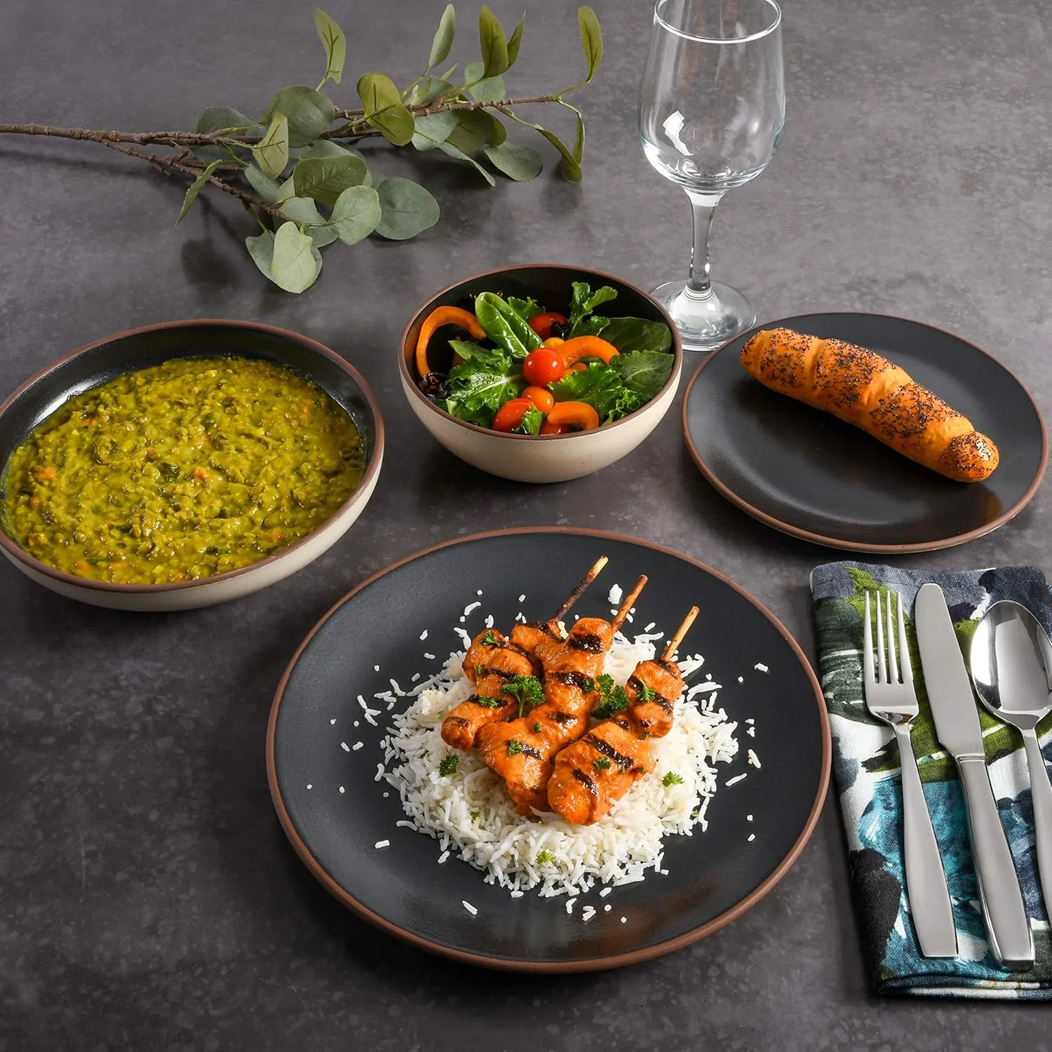 سرویس غذاخوری 16 پارچه گیبسون الیت مدل Contempo Classic با کاسه دوبل، مناسب برای 4 نفر، مشکی سرویس غذاخوری 16 پارچه گیبسون الیت مدل Contempo Classic با کاسه دوبل، مناسب برای 4 نفر، مشکی