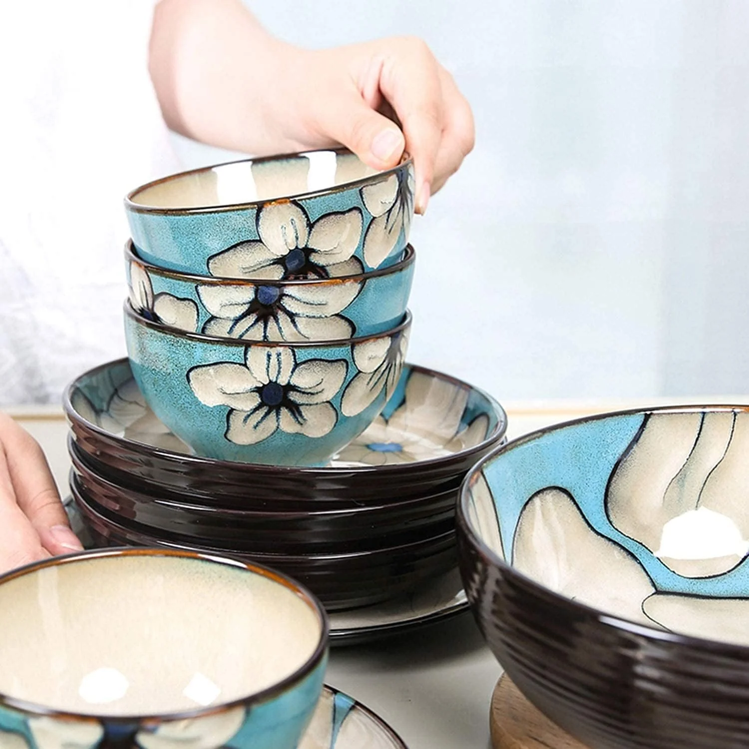 ست ظروف شام لوکس برای مهمانی یا مراسم خاص، ست ظروف غذاخوری دست ساز شامل کاسه برنج آبی، کاسه سوپ، بشقاب غذاخوری، بشقاب ماهی، ترکیبی از ظروف سرامیکی خانگی ست ظروف شام لوکس برای مهمانی یا مراسم خاص، ست ظروف غذاخوری دست ساز شامل کاسه برنج آبی، کاسه سوپ، بشقاب غذاخوری، بشقاب ماهی، ترکیبی از ظروف سرامیکی خانگی