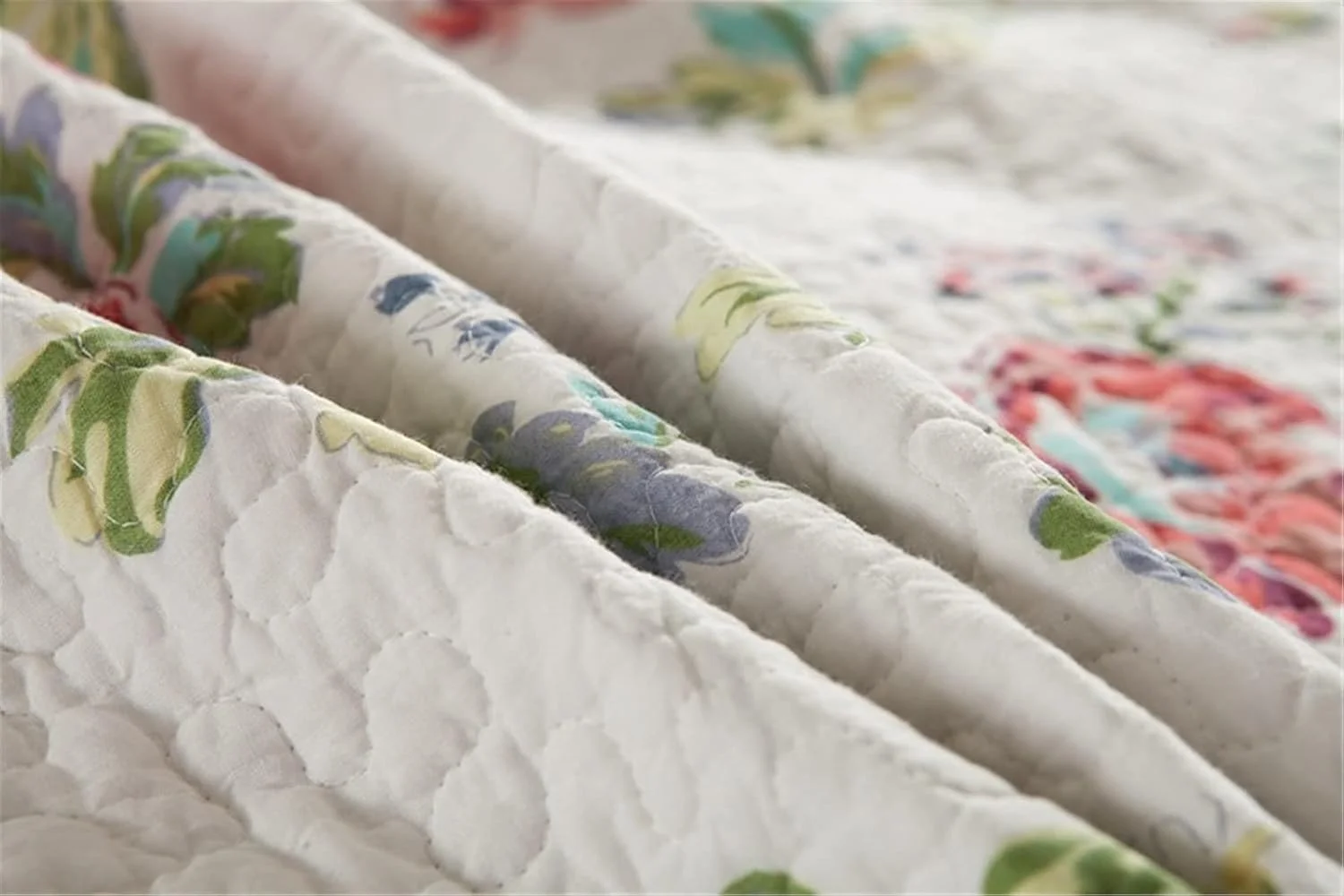 ست روتختی دو تکه پنبه ای دو رو طرح گلدار سبک وزن شامل روتختی و روبالشتی سایز یک نفره 180x220 سانتی متر ست روتختی دو تکه پنبه ای دو رو طرح گلدار سبک وزن شامل روتختی و روبالشتی سایز یک نفره 180x220 سانتی متر