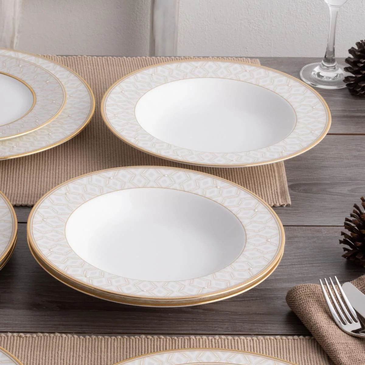 سرویس غذاخوری 12 پارچه نوریتک مدل Noble Pearl، مناسب برای 4 نفر سرویس غذاخوری 12 پارچه نوریتک مدل Noble Pearl، مناسب برای 4 نفر