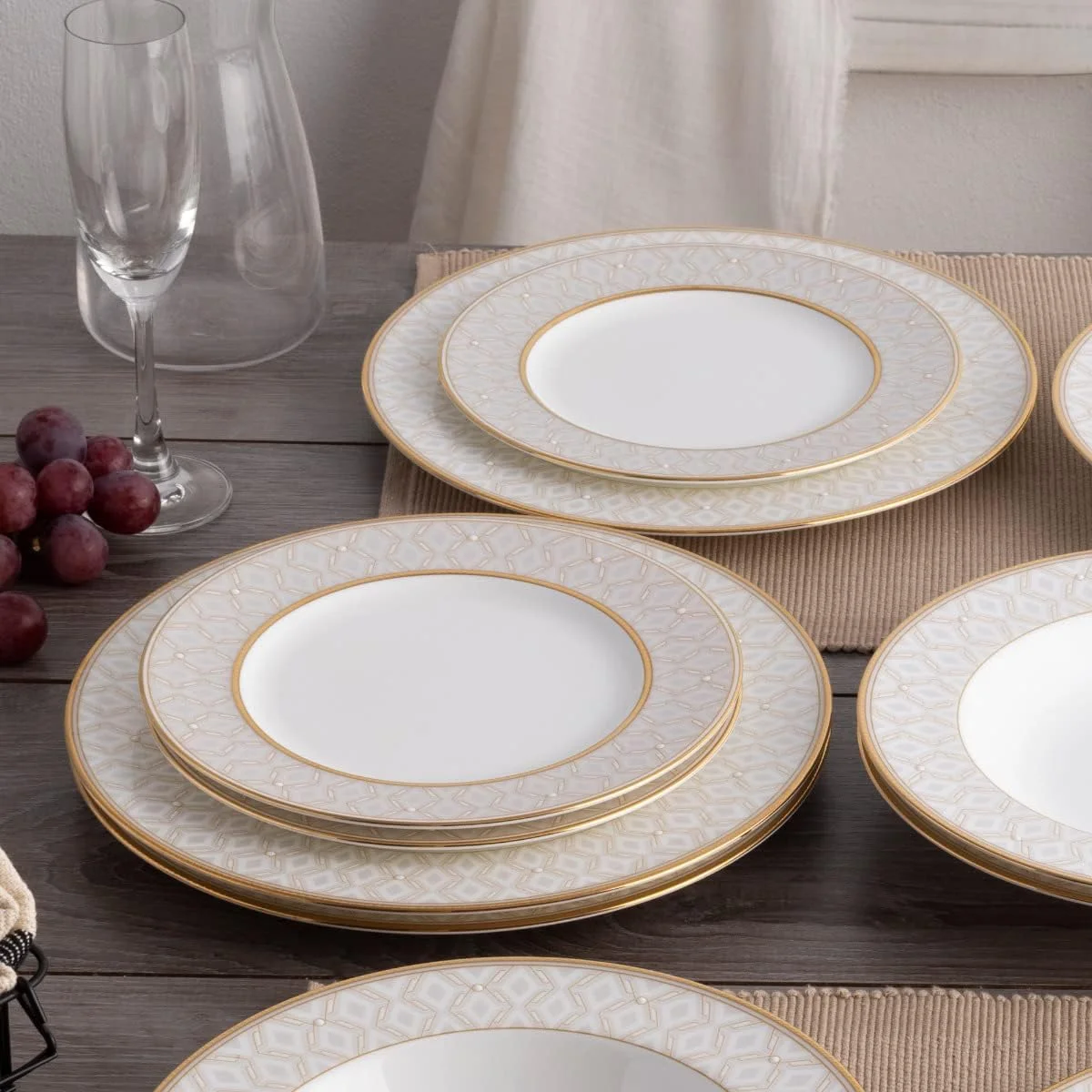 سرویس غذاخوری 12 پارچه نوریتک مدل Noble Pearl، مناسب برای 4 نفر سرویس غذاخوری 12 پارچه نوریتک مدل Noble Pearl، مناسب برای 4 نفر