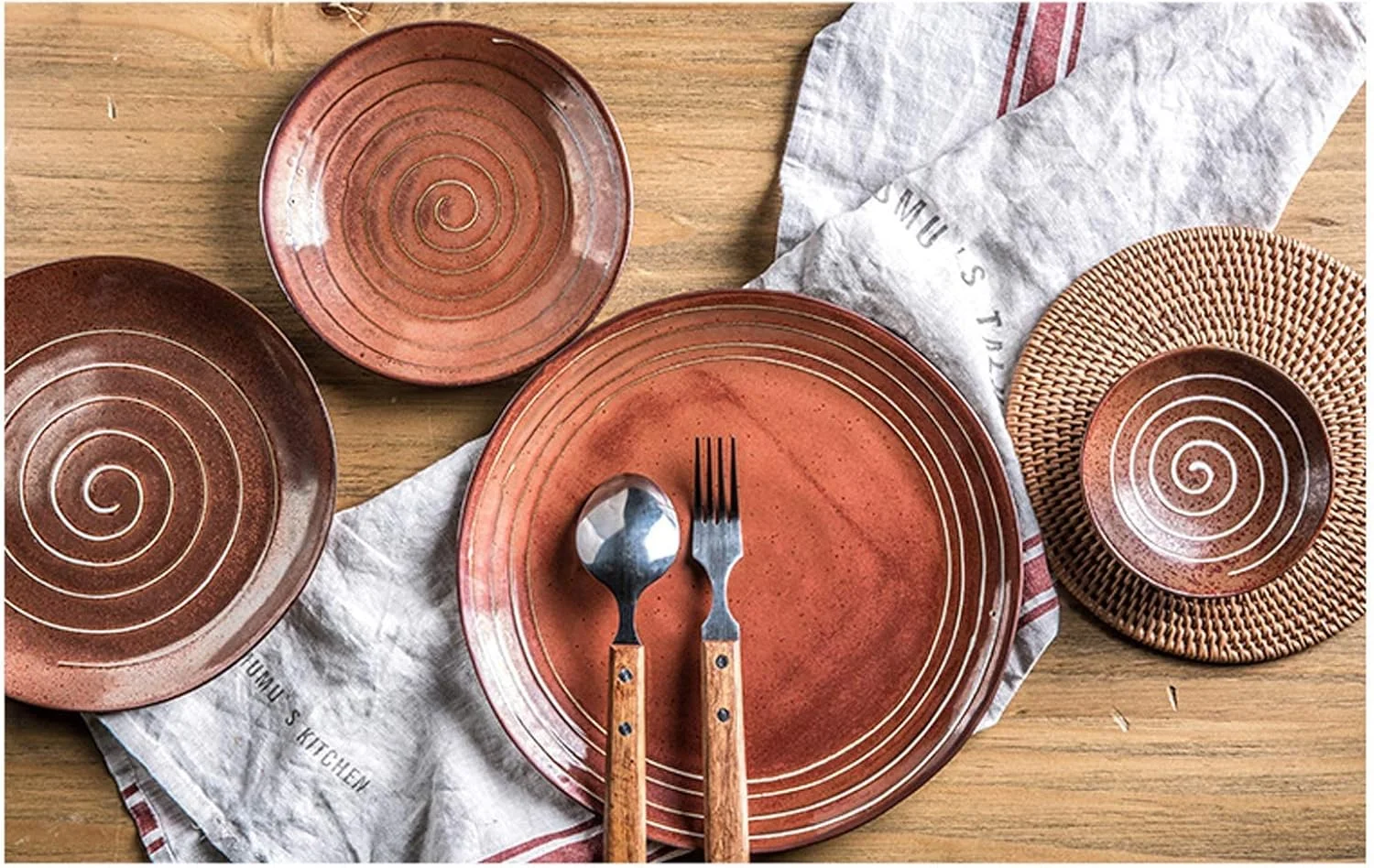 سرویس غذاخوری سرامیکی 16 پارچه ای، مجموعه ظروف غذاخوری نامنظم چینی، کاسه و بشقاب های طرح دار به سبک ژاپنی مناسب رستوران سرویس غذاخوری سرامیکی 16 پارچه ای، مجموعه ظروف غذاخوری نامنظم چینی، کاسه و بشقاب های طرح دار به سبک ژاپنی مناسب رستوران