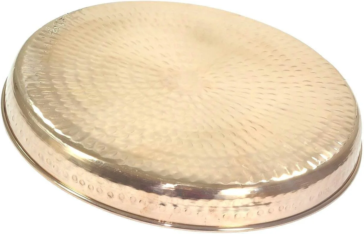 پریشا ایندیا کرافت ® سرویس غذاخوری هندی تالی مسی خالص، قطر 30 سانتی متر، سرویس غذاخوری سنتی شامل بشقاب، کاسه، قاشق، لیوان به همراه حلقه دستمال سفره و زیر لیوانی پریشا ایندیا کرافت ® سرویس غذاخوری هندی تالی مسی خالص، قطر 30 سانتی متر، سرویس غذاخوری سنتی شامل بشقاب، کاسه، قاشق، لیوان به همراه حلقه دستمال سفره و زیر لیوانی