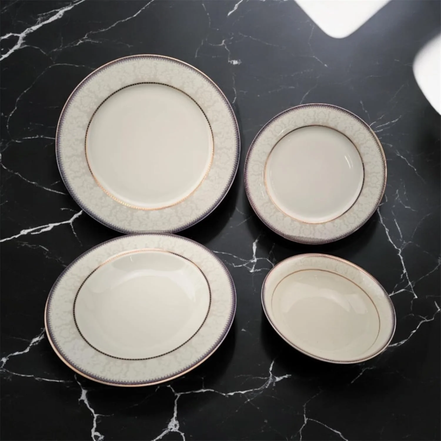 سرویس غذاخوری ۲۴ پارچه چینی درجه یک، شامل ۶ بشقاب غذاخوری، ۶ بشقاب دسرخوری، ۶ بشقاب سوپ خوری و ۶ کاسه | سرویس غذاخوری برای ۶ نفر