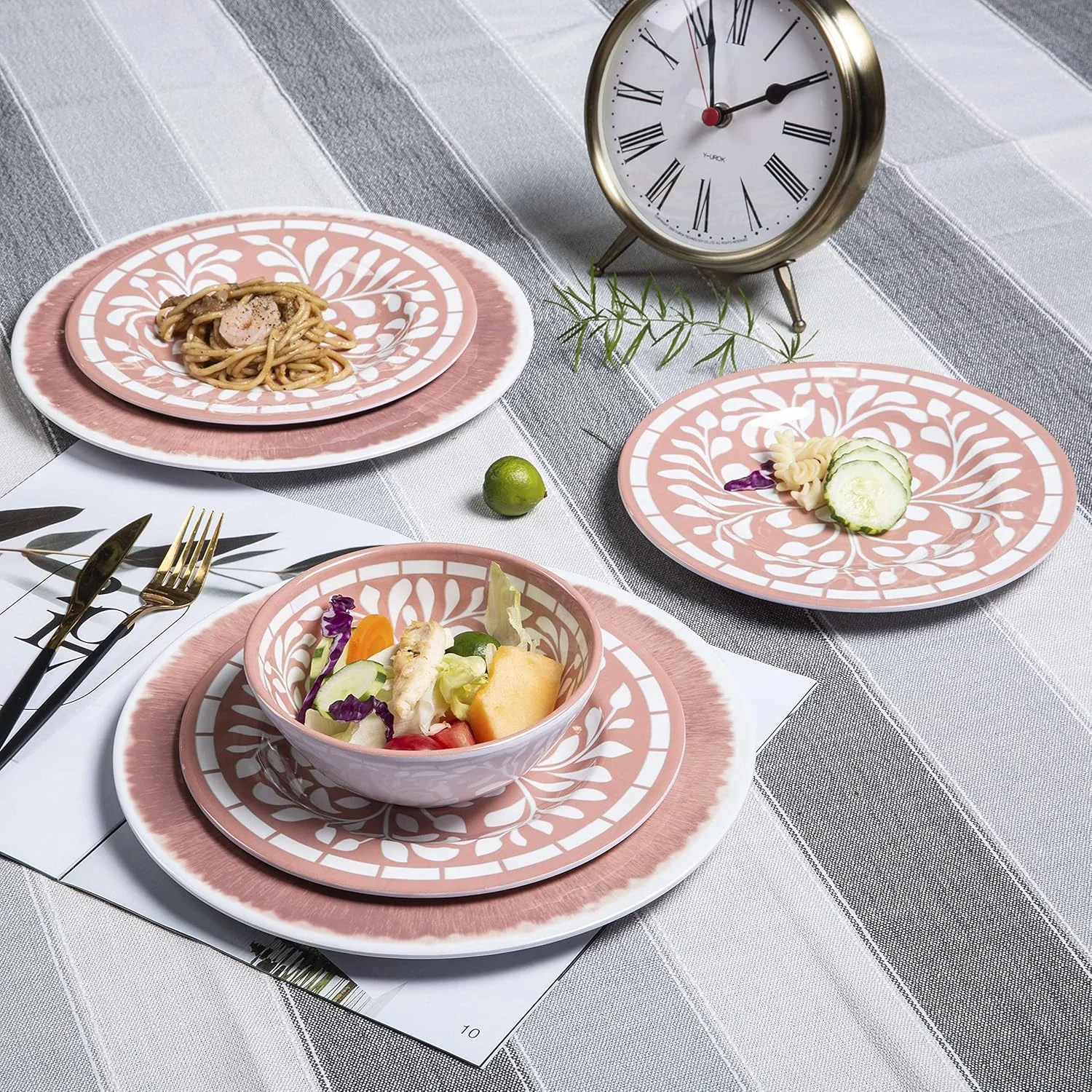 سرویس ظروف غذاخوری ملامین Yinshine - ست 12 تکه بشقاب و کاسه، ظروف نشکن برای 4 نفر، سبک وزن، قابل شستشو در ماشین ظرفشویی، بدون BPA، مناسب برای استفاده در فضای داخلی و خارجی، صورتی