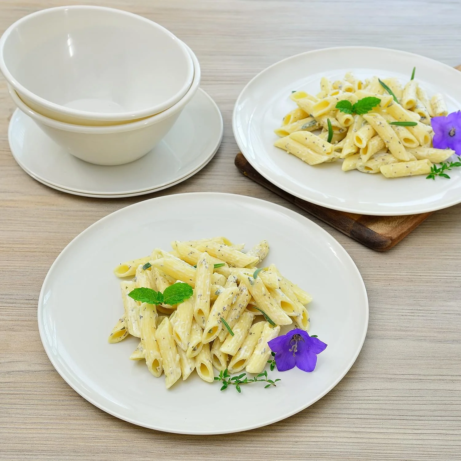 Youngever 18 Pieces Re-usable Plastic Kitchen Dinnerware Set, Plates (20CM & 25CM), Bowls (1000ML), Service for 6 (Cream)