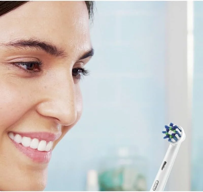 مسواک برقی اورال-بی سری Pro 1، ساخته شده با فناوری براون، 1 سری مسواک، 3 حالت، کیف مسافرتی، مشکی مسواک برقی اورال-بی سری Pro 1، ساخته شده با فناوری براون، 1 سری مسواک، 3 حالت، کیف مسافرتی، مشکی