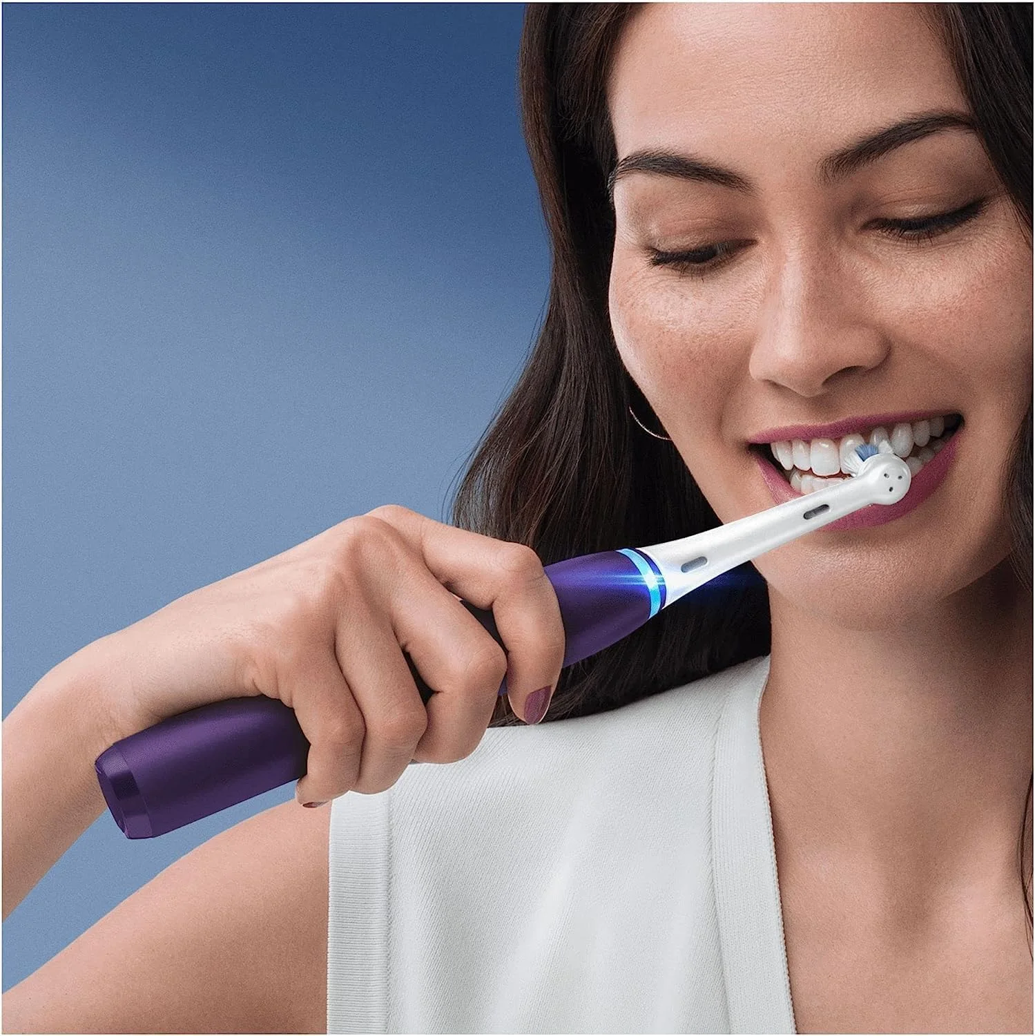 مسواک برقی بزرگسالان Oral-B iO8، دسته متصل به برنامه، 3 سری مسواک، کیف مسافرتی و نگهدارنده سری مسواک، 6 حالت، دوشاخه 2 پین بریتانیا، بنفش مسواک برقی بزرگسالان Oral-B iO8، دسته متصل به برنامه، 3 سری مسواک، کیف مسافرتی و نگهدارنده سری مسواک، 6 حالت، دوشاخه 2 پین بریتانیا، بنفش