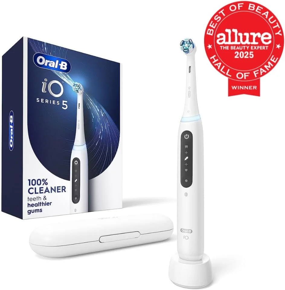 مسواک برقی شارژی Oral-B iO Series 5 با حسگر فشار قابل مشاهده برای محافظت از لثه، تایمر 2 دقیقه ای، 5 حالت تمیز کردن، 1 عدد سری مسواک جایگزین و کیف مسافرتی، سفید