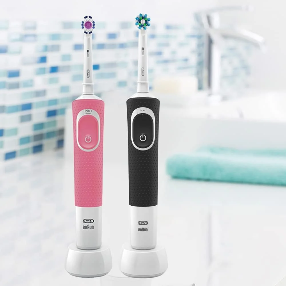 مسواک برقی شارژی اورال-بی Vitality D100 مشکی و صورتی بسته 1+1 رایگان، با دوشاخه 3 پین امارات متحده عربی مسواک برقی شارژی اورال-بی Vitality D100 مشکی و صورتی بسته 1+1 رایگان، با دوشاخه 3 پین امارات متحده عربی