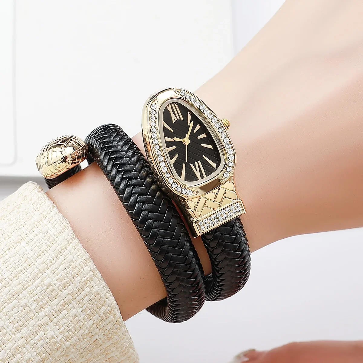 AE PRO - ساعت مچی زنانه فشن طرح مار با صفحه کوارتز، بافتنی، نگین دار لوکس با اعداد رومی (مشکی)