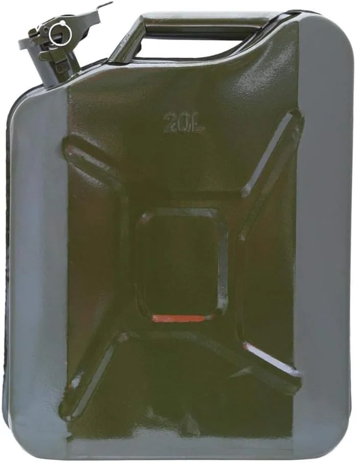 گالن فلزی 20 لیتری، یک محفظه بادوام و سنگین برای نگهداری و حمل ایمن مایعات، به ویژه سوخت هایی مانند بنزین، گازوئیل یا سایر مواد شیمیایی طراحی شده است.
