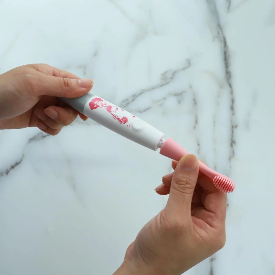 مسواک برقی سیلیکونی کودکانه سونیک مارکوس و مارکوس به همراه 3 سری مسواک نایلونی | مسواک برقی برای کودکان | 3+ | صورتی