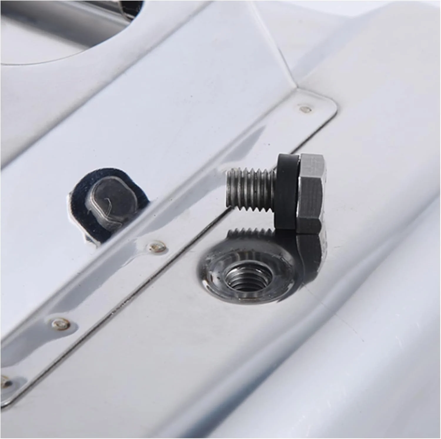 ظرف بنزین اضطراری استیل 304 - ظرف فلزی 5/10/15/20 لیتری برای مخزن بنزین پشتیبان - بادوام و ایمن ظرف بنزین اضطراری استیل 304 - ظرف فلزی 5/10/15/20 لیتری برای مخزن بنزین پشتیبان - بادوام و ایمن