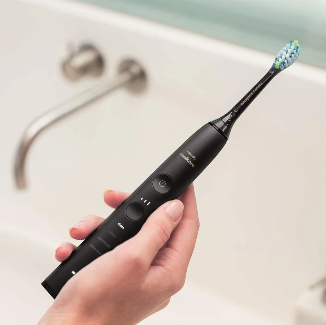 مسواک برقی فیلیپس Sonicare DiamondClean 9000، مسواک صوتی با اپلیکیشن، سنسور فشار، 4 حالت مسواک زدن، لیوان شارژ، مشکی/رزگلد، بسته دوتایی، HX9914/57