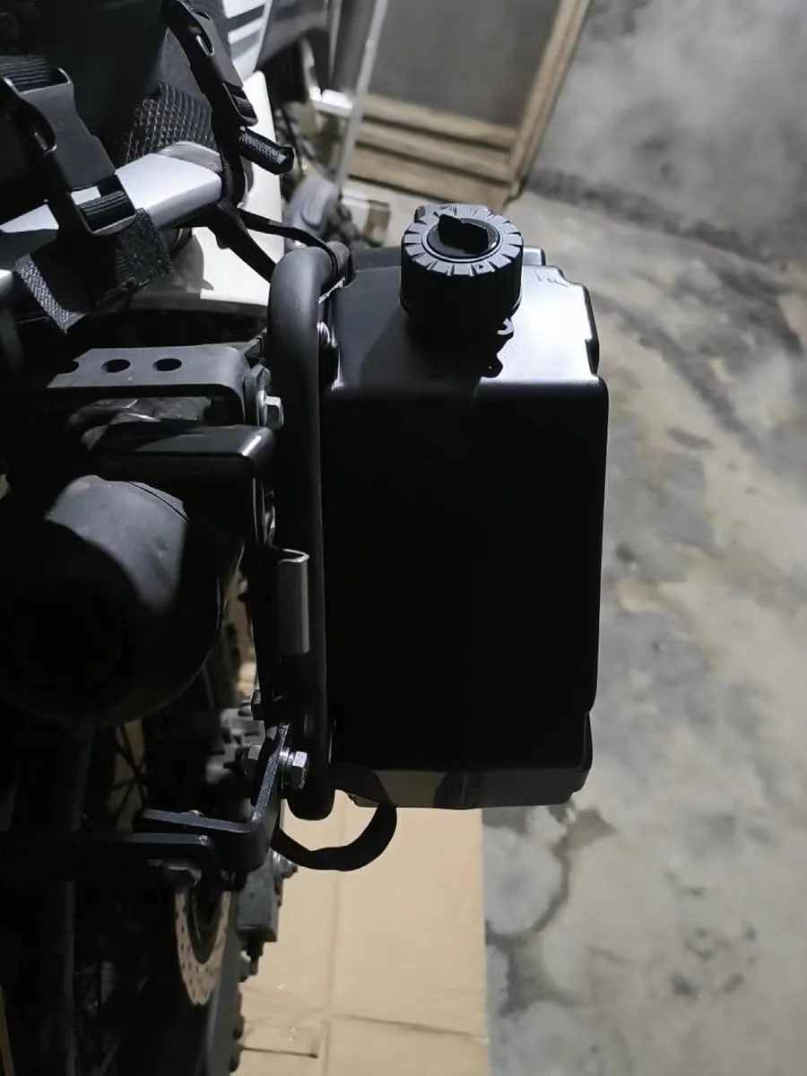 مجموعه مخزن سوخت قابل حمل 5 لیتری، قرمز، مخازن انتقال سوخت پلاستیکی سنگین، مناسب موتور سیکلت، تویوتا و جیپ مجموعه مخزن سوخت قابل حمل 5 لیتری، قرمز، مخازن انتقال سوخت پلاستیکی سنگین، مناسب موتور سیکلت، تویوتا و جیپ