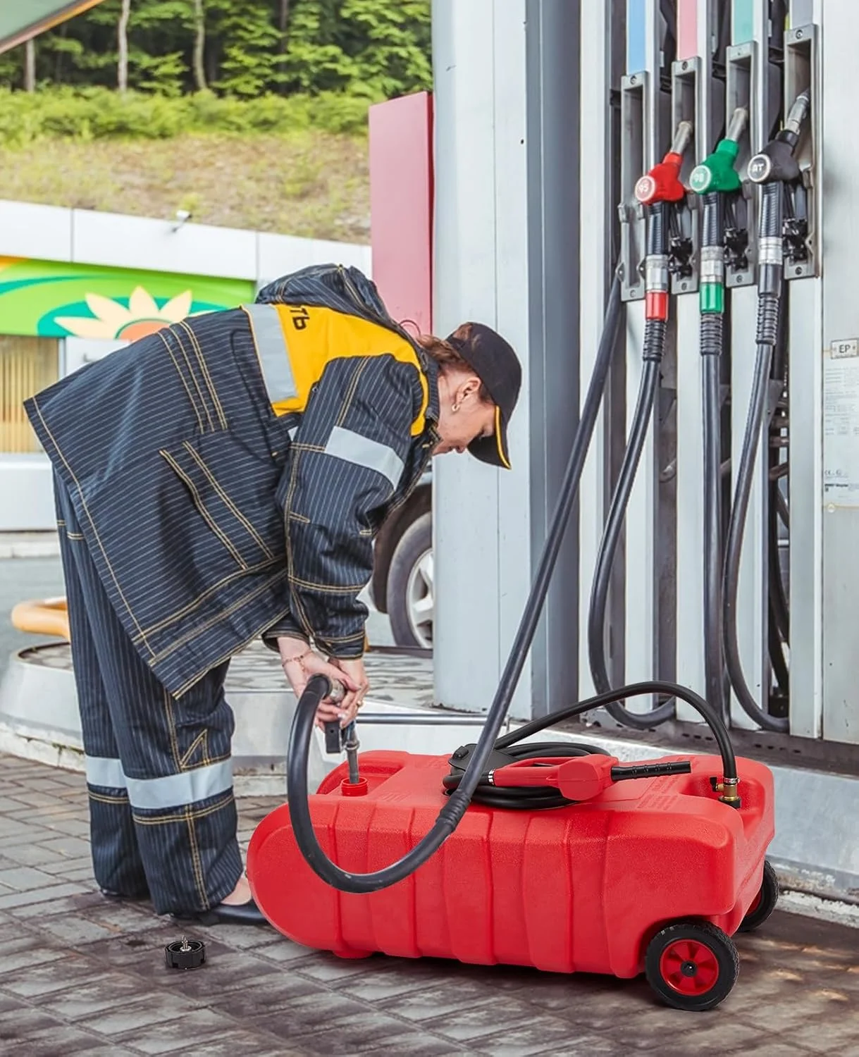 مخزن سوخت قابل حمل 15 گالن با چرخ، پمپ دستی سیفون با نرخ جریان 2 گالن و شلنگ 10 فوتی برای بنزین و گازوئیل