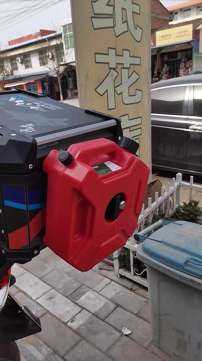 مجموعه مخزن سوخت قابل حمل 5 لیتری، قرمز، مخازن انتقال سوخت پلاستیکی سنگین، مناسب موتور سیکلت، تویوتا و جیپ مجموعه مخزن سوخت قابل حمل 5 لیتری، قرمز، مخازن انتقال سوخت پلاستیکی سنگین، مناسب موتور سیکلت، تویوتا و جیپ