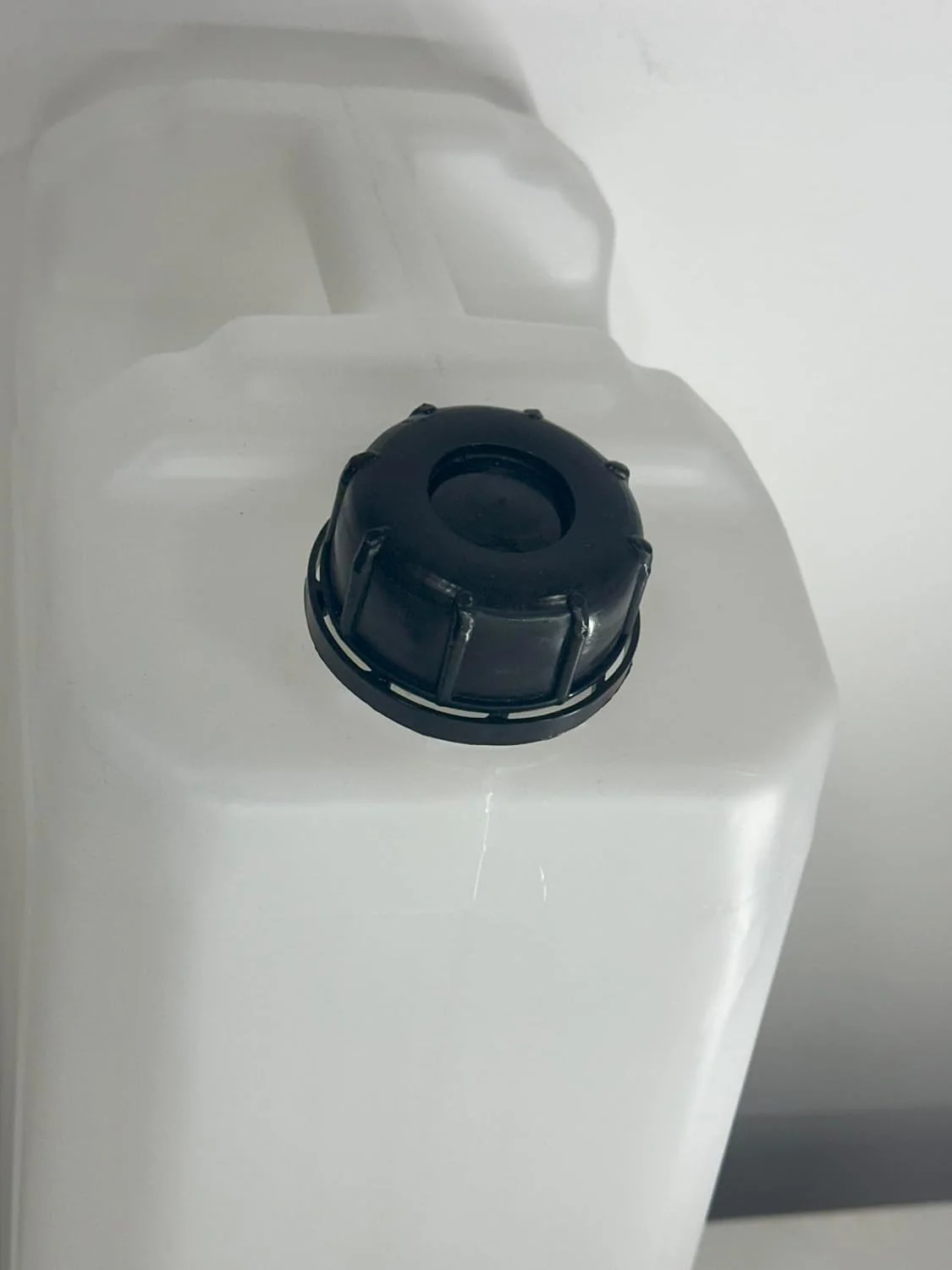 Plastic Jerry Can Heavy Duty 20Litre - Water and Fuel Storage - KYLAQ
