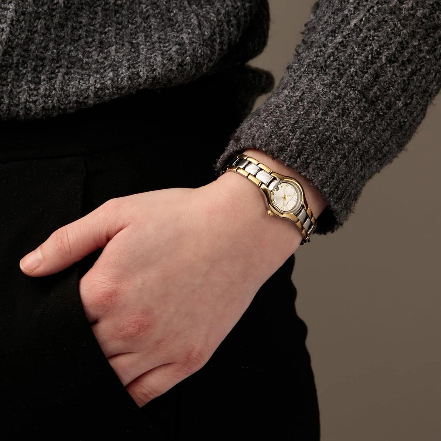 ساعت مچی زنانه آنه کلاین با نشانگر تاریخ و دستبند