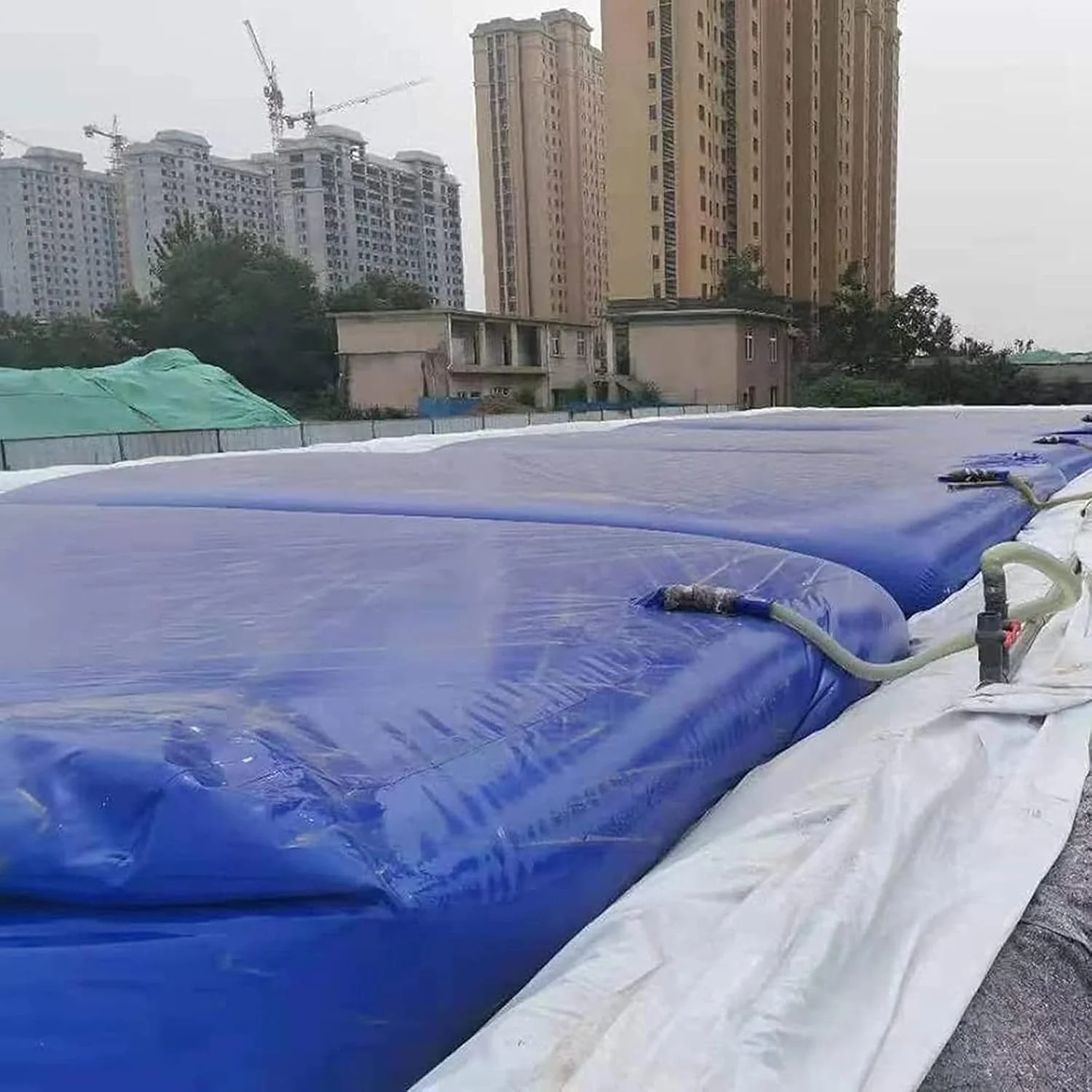 High Capacity Outdoor Storage Water Bladder, Portable Mobile Emergency Water Tank, Reusable Flexible Plastic Water Bag with Valve for Alternative Emergency Water Delivery Transfer High Capacity Outdoor Storage Water Bladder, Portable Mobile Emergency Water Tank, Reusable Flexible Plastic Water Bag with Valve for Alternative Emergency Water Delivery Transfer