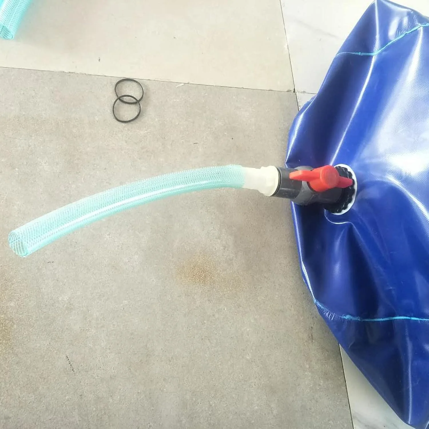 مخزن آب تاشو با ظرفیت بالا برای فضای باز، تانک ذخیره آب اضطراری قابل حمل، مخزن ذخیره آب انعطاف پذیر با شیر روشن-خاموش WMEIE (رنگ: آبی، اندازه: 1.5X1X0.75 متر (1000 لیتر)