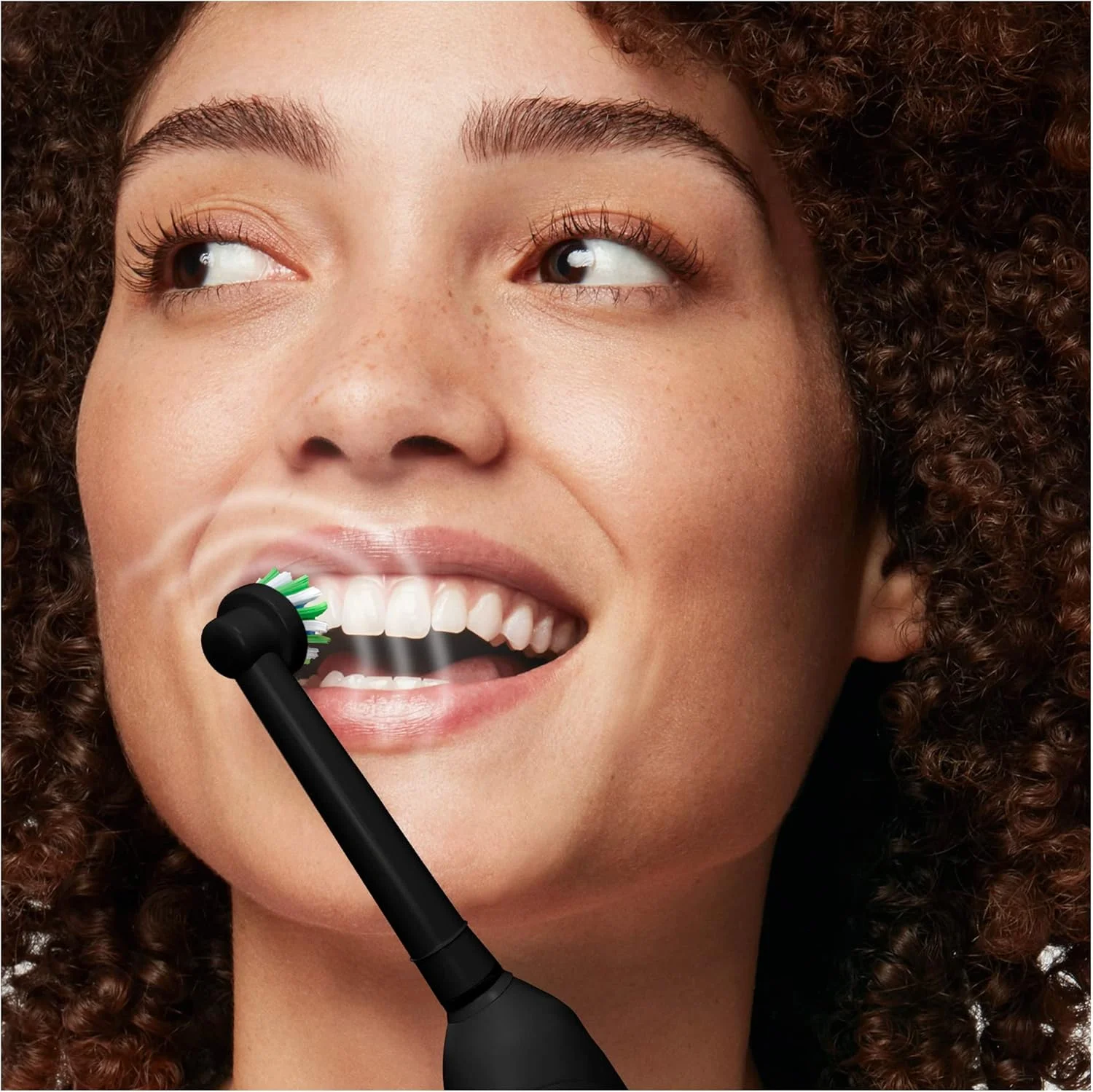 مسواک برقی شارژی Oral-B Pro 1-750، سنسور فشار، باتری بادوام، 1 سری، 1 مسواک، 1 جعبه مسافرتی، مشکی، ایده هدیه مسواک برقی شارژی Oral-B Pro 1-750، سنسور فشار، باتری بادوام، 1 سری، 1 مسواک، 1 جعبه مسافرتی، مشکی، ایده هدیه