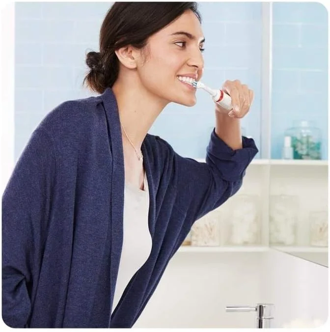 مسواک برقی هوشمند Oral-B Smart 4 4000N سفید، طراحی شده توسط Braun مسواک برقی هوشمند Oral-B Smart 4 4000N سفید، طراحی شده توسط Braun