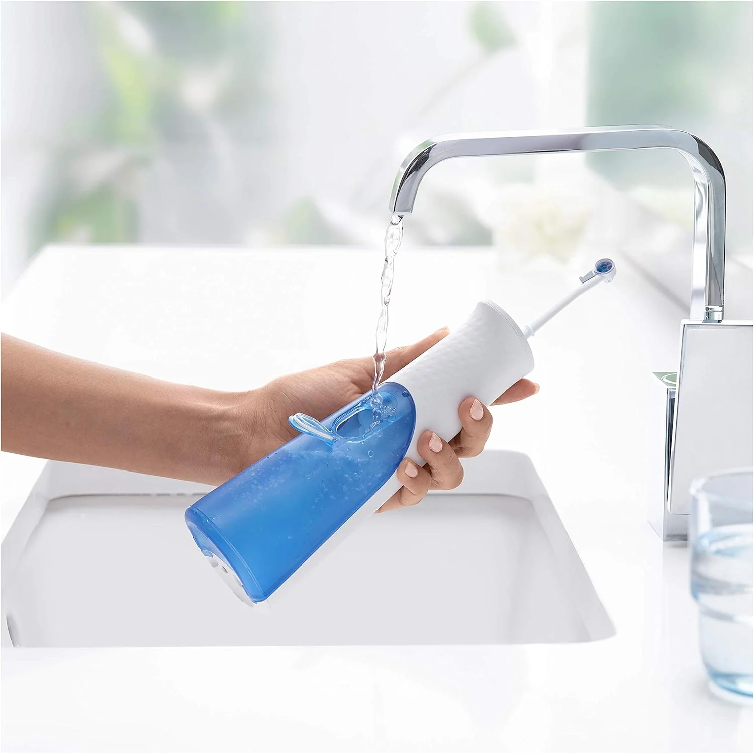 دستگاه شستشوی دهان و دندان اورال-بی Oxyjet، 1 سری، با فناوری میکروحباب، پاکسازی عمیق، احیا کننده لثه، باتری لیتیومی، ایده هدیه، سفید دستگاه شستشوی دهان و دندان اورال-بی Oxyjet، 1 سری، با فناوری میکروحباب، پاکسازی عمیق، احیا کننده لثه، باتری لیتیومی، ایده هدیه، سفید