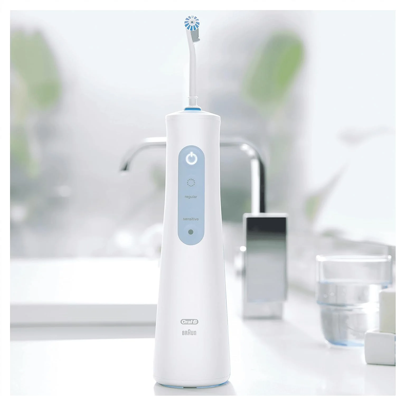 دستگاه شستشوی دهان و دندان اورال-بی Oxyjet، 1 سری، با فناوری میکروحباب، پاکسازی عمیق، احیا کننده لثه، باتری لیتیومی، ایده هدیه، سفید دستگاه شستشوی دهان و دندان اورال-بی Oxyjet، 1 سری، با فناوری میکروحباب، پاکسازی عمیق، احیا کننده لثه، باتری لیتیومی، ایده هدیه، سفید