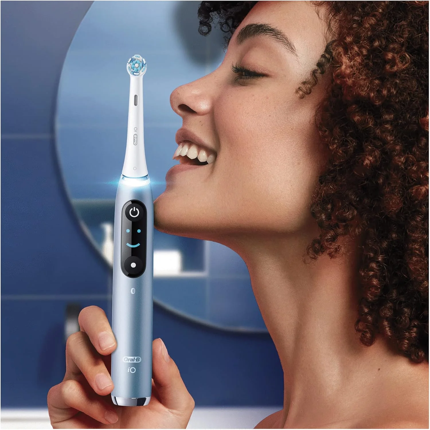 مسواک برقی Oral-B iO Series 9، نسخه ویژه، همراه با اپلیکیشن موبایل Oral-B، با Magnet iO، کیف مسافرتی با عملکرد شارژ، کیف لوازم آرایشی، آبی مسواک برقی Oral-B iO Series 9، نسخه ویژه، همراه با اپلیکیشن موبایل Oral-B، با Magnet iO، کیف مسافرتی با عملکرد شارژ، کیف لوازم آرایشی، آبی