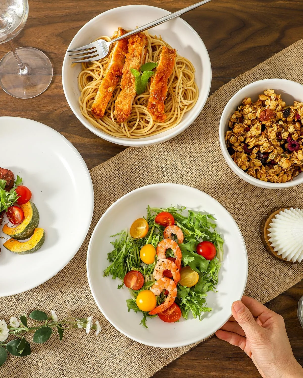 تیکوئر، ست بشقاب و کاسه سنگی، ست ظروف غذاخوری 12 تکه، ست ظروف برای 4 نفر، لوازم ضروری آشپزخانه شامل ست بشقاب سرامیکی مقاوم در برابر خراش، ظروف غذاخوری ایمن برای مایکروویو و ماشین ظرفشویی - سفید مات