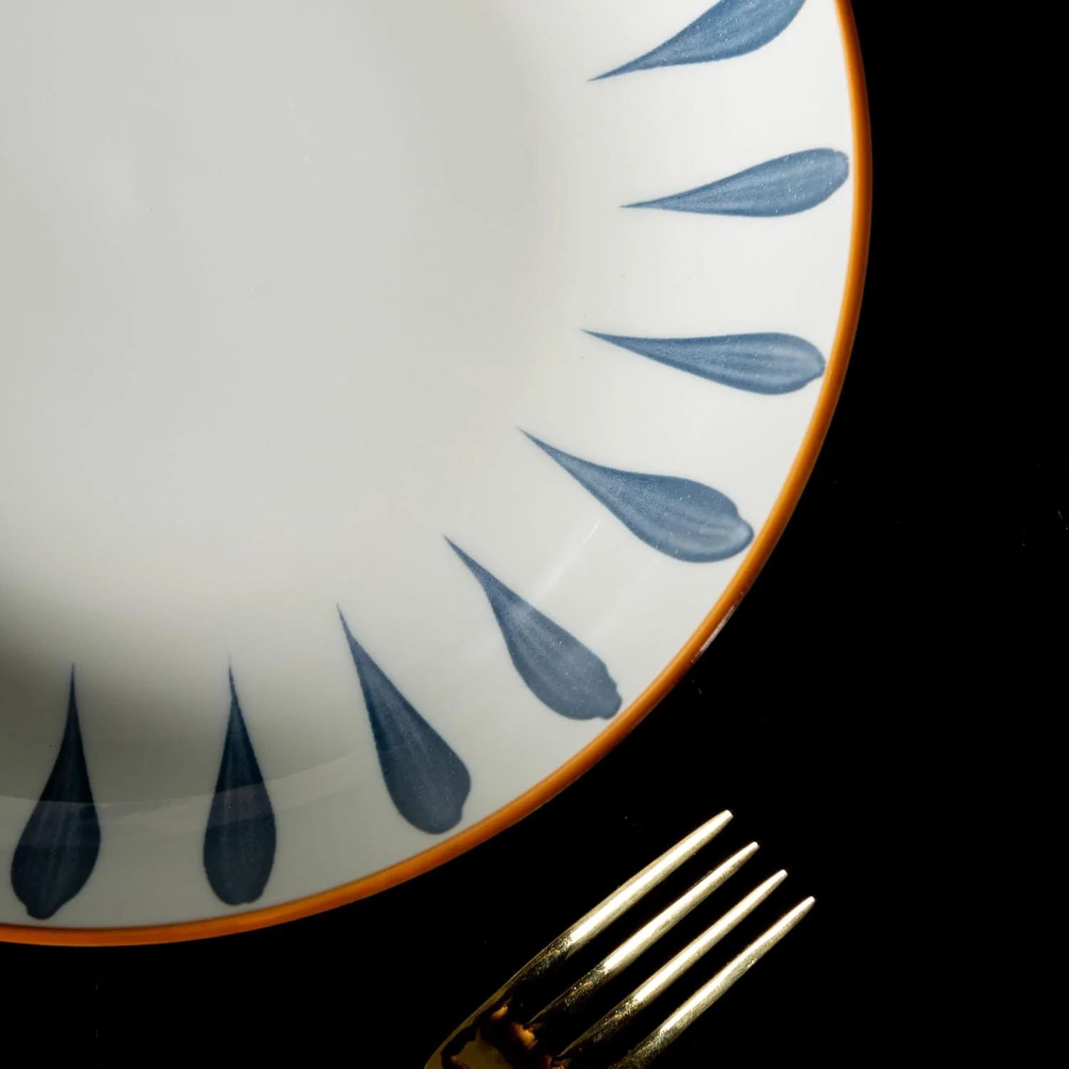 سرویس غذاخوری سرامیکی ۸ پارچه آبی و سفید TechPlus - شامل ۴ عدد بشقاب ۸.۱ اینچی، ۴ عدد کاسه ۵.۷ اینچی | قابل استفاده در مایکروویو و ماشین ظرفشویی | ظروف مدرن برای غذاخوری شیک سرویس غذاخوری سرامیکی ۸ پارچه آبی و سفید TechPlus - شامل ۴ عدد بشقاب ۸.۱ اینچی، ۴ عدد کاسه ۵.۷ اینچی | قابل استفاده در مایکروویو و ماشین ظرفشویی | ظروف مدرن برای غذاخوری شیک