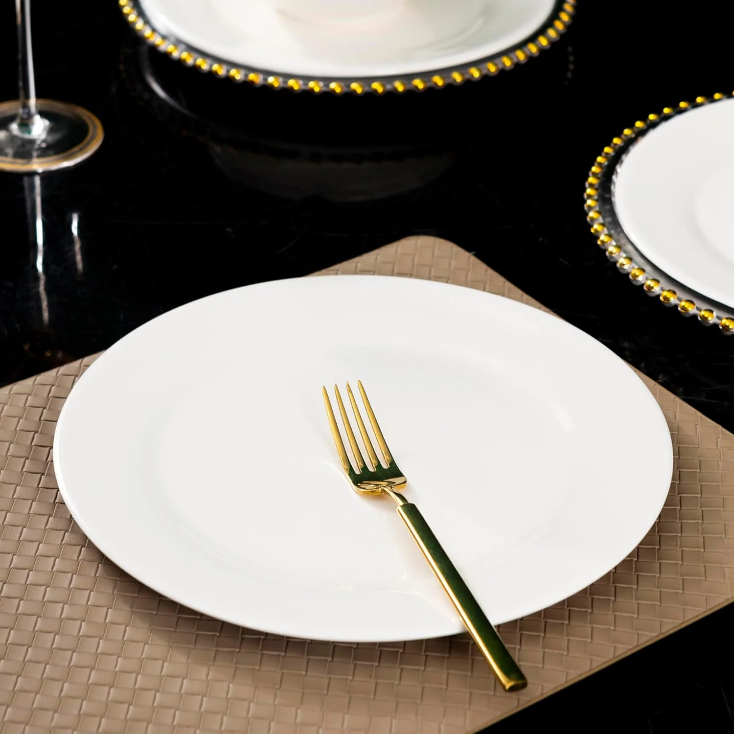 سرویس غذاخوری 16 پارچه سرامیکی سفید تک پلاس - بشقاب های 10.5 اینچی و 9 اینچی، کاسه های 6 اینچی و 5 اینچی - قابل استفاده در مایکروویو، ماشین ظرفشویی و فر - ظروف غذاخوری شیک و مینیمالیستی برای غذا خوردن و پذیرایی سرویس غذاخوری 16 پارچه سرامیکی سفید تک پلاس - بشقاب های 10.5 اینچی و 9 اینچی، کاسه های 6 اینچی و 5 اینچی - قابل استفاده در مایکروویو، ماشین ظرفشویی و فر - ظروف غذاخوری شیک و مینیمالیستی برای غذا خوردن و پذیرایی