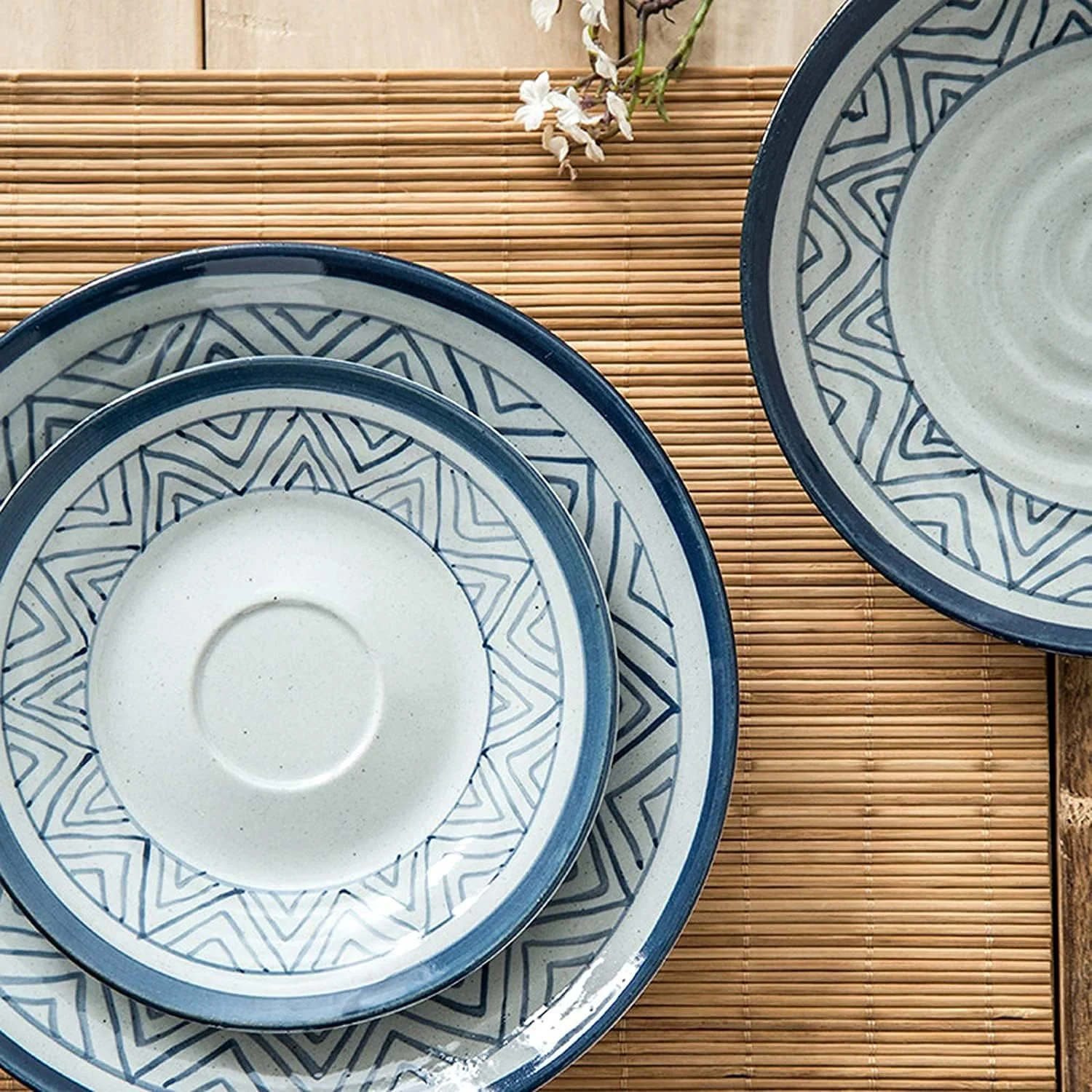 سرویس ظروف غذاخوری چینی، ست بشقاب و کاسه، سرویس ظروف غذاخوری چینی، ست ترکیبی ظروف غذاخوری سرامیکی 28 تکه | کاسه غلات و بشقاب استیک با خطوط آبی و سفید سرویس ظروف غذاخوری چینی، ست بشقاب و کاسه، سرویس ظروف غذاخوری چینی، ست ترکیبی ظروف غذاخوری سرامیکی 28 تکه | کاسه غلات و بشقاب استیک با خطوط آبی و سفید