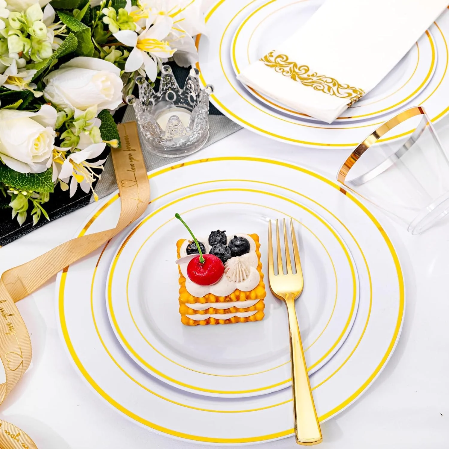 ست ظروف پلاستیکی طلایی 175 تکه PFUTURE برای 25 مهمان - شامل 25 بشقاب غذاخوری، 25 بشقاب دسر، 25 دستمال کاغذی، قاشق و چنگال و 25 فنجان