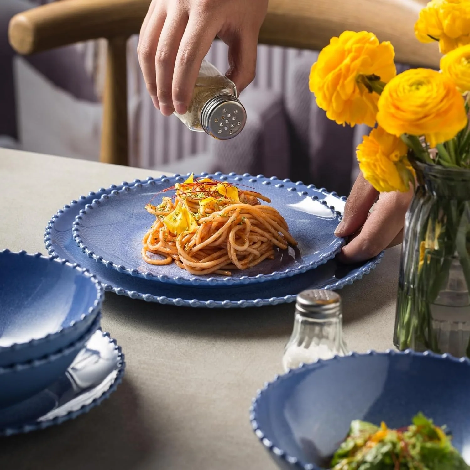 سرویس غذاخوری 12 پارچه ملامین Miss Yip، مناسب برای 4 نفر، سبک و نشکن، بدون BPA، ست بشقاب های درجه مواد غذایی، قابل شستشو در ماشین ظرفشویی، مناسب برای استفاده در فضای داخلی و خارجی