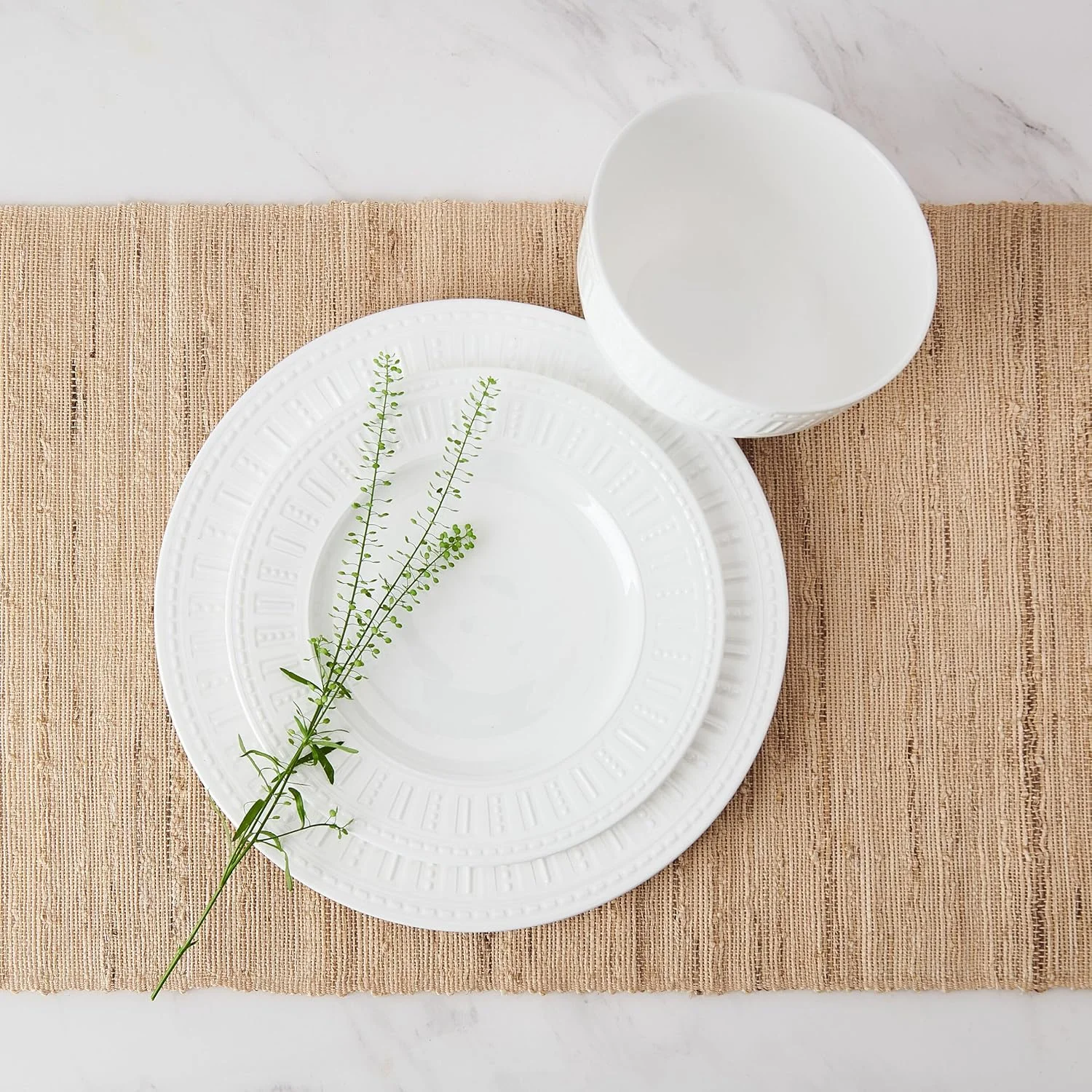 سرویس غذاخوری 12 پارچه چینی استخوانی سبک وزن و مقاوم در برابر لب پر شدن Mikasa Miles، مناسب برای 4 نفر، سفید سرویس غذاخوری 12 پارچه چینی استخوانی سبک وزن و مقاوم در برابر لب پر شدن Mikasa Miles، مناسب برای 4 نفر، سفید